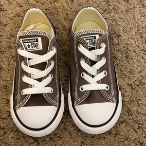 Toddler grey converse